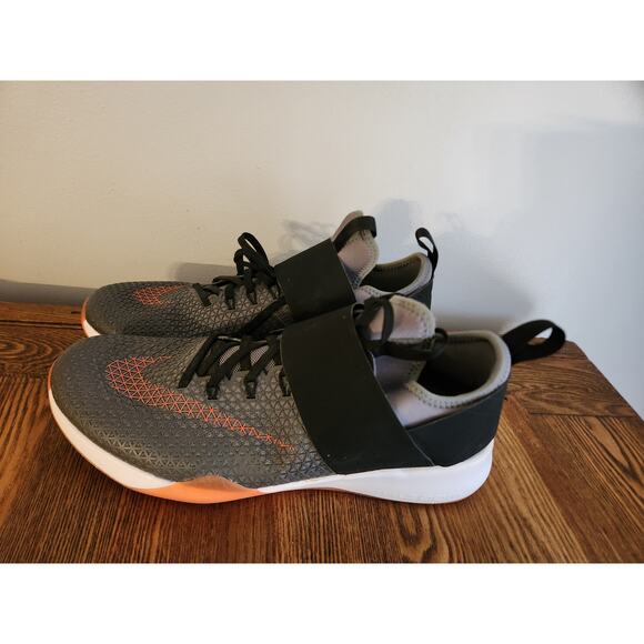 Nike Womens Nike Air Zoom Strong sz 9 Gray/Black - Picture 1 of 6